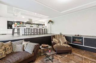 Haus kaufen in 47918 Tönisvorst, Seltene Gelegenheit: Zweifamilienhaus mit Gewerbehalle in St. Tönis