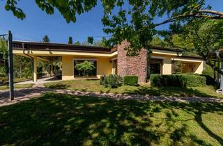 Haus kaufen in 77933 Lahr, Bungalow in Bestlage mit unverbaubarem Blick & parkähnlichem Grundstück