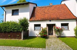 Haus kaufen in 80937 München, TOP LAGE Am Hart, 2 ältere Häuser auf einem Grundstück- REH+RMH zu verkaufen