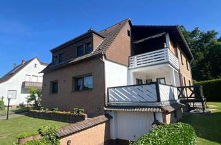 Haus kaufen in 53797 Lohmar, Charmantes Zweifamilienhaus in zentraler Lage von Lohmar mit großem Grundstück am Waldrand