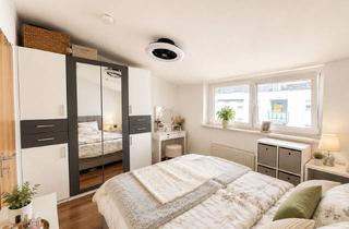 Wohnung kaufen in Grieshaberweg, 73207 Plochingen, Gepflegte 2-Zimmer-Dachgeschosswohnung mit Loggia und Parkplatz als Kapitalanlage od. Eigenbedarf
