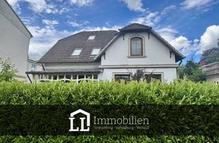 Wohnung kaufen in 24576 Bad Bramstedt, Bezugsfreie Eigentumswohnung über zwei Ebenen mit Gartenanteil und Carport (provisionsfrei).
