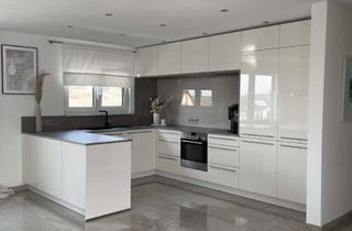Wohnung kaufen in — -, 89160 Dornstadt, Helle 3,5-Zimmer-DG-Wohnung mit Dachterrasse, EBK & niedrigem Hausgeld – provisionsfrei