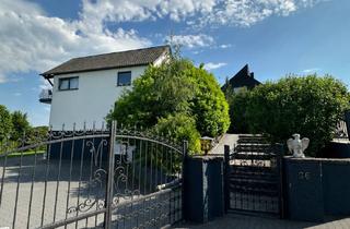 Haus kaufen in 51515 Kürten, Kernsaniertes Familienanwesen mit Einliegerwohnung und Weitblick in Bestlage von Kürten