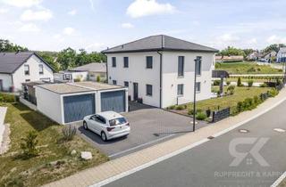 Haus kaufen in 92655 Grafenwöhr, Neuwertiges (Ein)Familienhaus mit KfW-40-Plus-Standard, PV-Anlage und sonnigem Südwestgarten