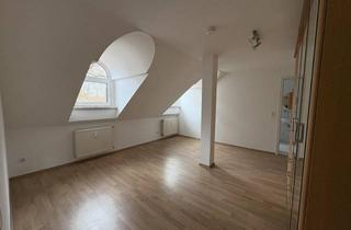 Wohnung mieten in Äußere Crimmitschauer Straße 78, 08393 Meerane, Charmante Dachgeschosswohnung mit Einbauküche in Meerane