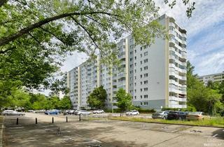 Wohnung kaufen in 13051 Berlin, 3-Raumwohnung mit großem, verglastem Balkon