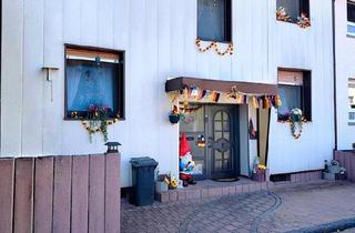 Haus kaufen in 63505 Langenselbold, Langenselbold - Zweifamilienhaus mit 210 m² Wohnfläche, Wintergärten, Balkon usw.