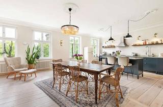 Wohnung kaufen in Kolmarer Straße, 10405 Prenzlauer Berg, Kollwitzkiez: Wunderschöner 5-Zimmer Stuckaltbau, Kamin, Westausrichtung & Blick auf den Wasserturm