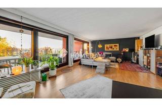 Wohnung kaufen in 71069 Sindelfingen, Top gepflegte Dachterrassenwohnung mit 2,5 Zimmern, Aufzug, Einbauküche und Tiefgarage