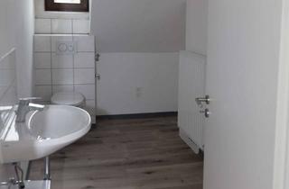 Wohnung mieten in Glockenberg, 96465 Neustadt, HÜBSCHE 4-ZIMMER DACHGESCHOSSWOHNUNG MIT EINBAUKÜCHE UND STELLPLATZ