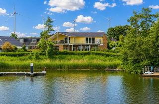 Haus kaufen in 25779 Hennstedt, Begehrt & selten! Traumhaft Wohnen in direkter Wasserlage , unverbaubarem Eiderblick mit Bootsanlege