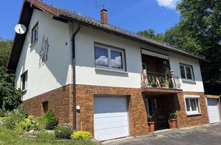 Haus kaufen in Leidhecker Weg 18, 51570 Windeck, Teilmodernisiertes EFH in idyllischer Aussichtslage mit Garten, Balkon und Terrasse sowie 2 Garagen