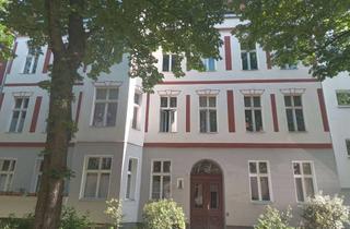 Wohnung kaufen in Wilhelm-Hauff-Straße, 12159 Schöneberg, Provisionsfrei -- Mietvertragsfrei -- Altbau -- Erker -- Teilsaniert -