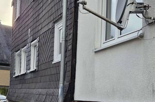 Haus mieten in 57258 Freudenberg, Doppelhaushälfte mit großem Garten, Einbauküche und Kachelofen