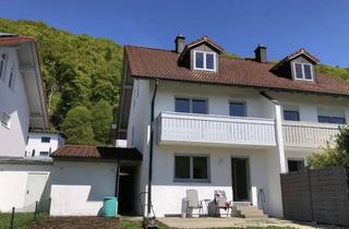 Haus mieten in Sandbergstraße 15, 84533 Marktl, Doppelhaushälfte mit großem Garten, Terrasse und ausgebautem Dachgeschoss zur Miete in Marktl am Inn