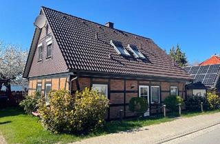 Haus kaufen in 17094 Burg Stargard, Burg Stargard - Idyllisches Haus am See mit Bootsanleger