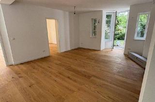 Wohnung kaufen in 12623 Berlin, Berlin - Provisionsfrei: Sanierte 3-Zimmer-Erdgeschosswohnung mit Terasse und Gartenanteil