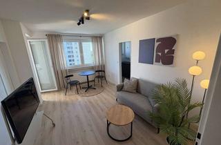 Wohnung mieten in Fritz-Erler-Straße, 63263 Neu-Isenburg, Erstbezug nach Sanierung – Stilvoll teilmöblierte 1,5-Zimmer-Wohnung mit Balkon & Waldblick