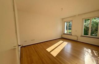 Wohnung mieten in Schlüsselstraße 14, 79104 Herdern, Attraktive 3-Zimmer Altbauwohnung im EG mit Parkett und Balkon in Freiburg-Herdern