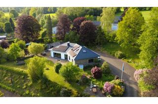 Haus kaufen in 57399 Kirchhundem, Großzügiger Winkelbungalow in grüner Oase mit altem Baumbestand – von privat