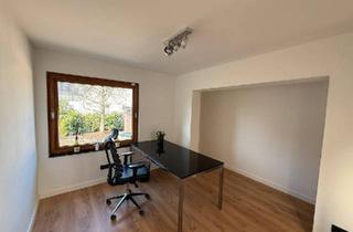 Einfamilienhaus kaufen in 40589 Düsseldorf, Düsseldorf - Wohnen & Arbeiten im modernisierten freistehenden EFH