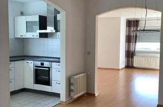 Wohnung kaufen in 38350 Helmstedt, Helmstedt - Freie 4-Zimmerwohnung mit sonnigem Balkon und Einstellplatz in HE