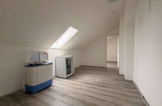 Wohnung kaufen in 90439 Sündersbühl, Dachgeschosswohnung mit Entwicklungspotenzial