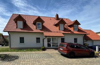 Wohnung kaufen in 96161 Gerach, Gerach: 2-Zimmer-Eigentumswohnung mit Balkon-Wohnen, Essen & Kochen vereint-