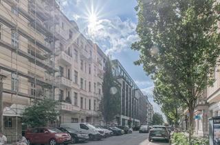 Wohnung kaufen in Prenzlauer Berg, 10407 Prenzlauer Berg, Altbaujuwel mit Balkon: BEZUGSFREIE 2-Zimmer-Wohnung im Hochparterre nahe Volkspark Friedrichshain