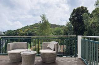Wohnung kaufen in 61462 Königstein, Dachgeschoss-Refugium mit Burgblick | Kamin | Haus-im-Haus-Charakter | Garage
