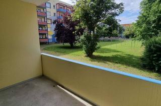 Wohnung mieten in Erich-Weinert-Straße 34, 39218 Schönebeck, 3-Zimmer-Wohnung mit ebenerdiger Dusche und großem Balkon
