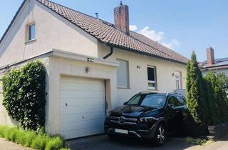 Haus kaufen in 63303 Dreieich, Modernisierter Bungalow in herrlicher Gartenoase mit Pool