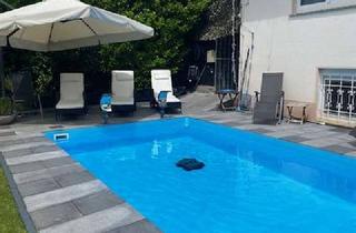 Haus kaufen in 63303 Dreieich, Modernisierter Bungalow in herrlicher Gartenoase mit Pool
