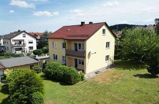 Haus kaufen in 92712 Pirk, Zweifamilienhaus mit großem Potenzial, Doppelgarage und schönem Garten in attraktiver Lage von Pirk