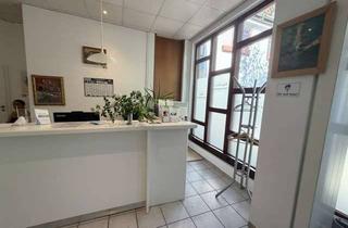 Gewerbeimmobilie kaufen in Spitalgasse 22, 71083 Herrenberg, Zwei Läden oder eine Einheit: flexible Fläche in Herrenbergs Altstadt inkl. viele Werbekästen & StP