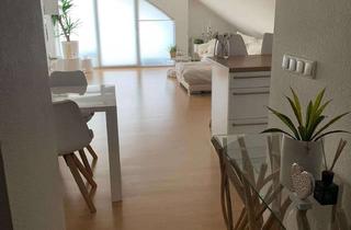 Wohnung kaufen in 65474 Bischofsheim, Provisionsfrei: Helle 2-Zi-DG Wohnung mit Balkon und fest zugeordnetem Stellplatz in Bischofsheim