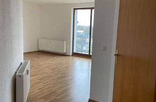 Wohnung kaufen in Nürnberger Straße 11, 09130 Sonnenberg, vermietet: 3-Zimmer im DG mit Laminat, Balkon, Bad mit Wanne und Dusche!