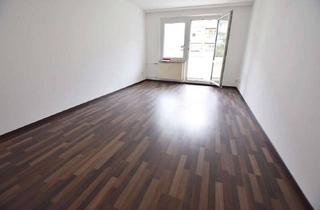 Wohnung kaufen in Talstraße 62, 09117 Reichenbrand, vermietet: Gutgeschnittene 4 Zimmerwohnung mit Balkon und Blick ins Grüne!