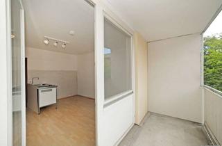 Wohnung kaufen in 81673 Berg am Laim, Berg am Laim: 1-Zimmer-Wohnung mit viel Potenzial im 2. OG mit Südbalkon!