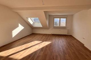 Wohnung kaufen in 76275 Ettlingen, Kernsanierte, sonnendurchflutete 4 Zi. ETW, behaglich unterm Dach in Ettlingen-Bruchhausen-vermietet