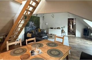 Wohnung kaufen in 74933 Neidenstein, Großzügige, teilsanierte 4-Zimmerwohnung mit Balkon, Garage und hübschem Innenhof in Neidenstein