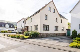 Haus kaufen in 56589 Niederbreitbach, Großes Wohnhaus mit Garage, Garten und Zugang zum Fockenbach: Viel Raum für Ideen in Niederbreitbach