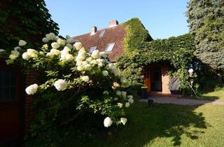 Haus kaufen in 24238 Mucheln, Wohnen wo andere Urlaub machen: Bachlauf, Hanglage, Privatsphähre.