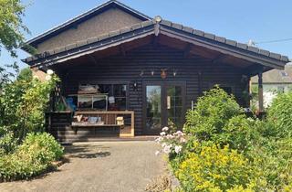 Haus kaufen in 54585 Esch, Kleines Holzhaus mit Garagen auf einem großen Grundstück