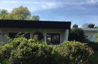 Haus kaufen in 19069 Lübstorf, Ferienbungalow am Schweriner See mit schönem Pachtgrundstück und Carport