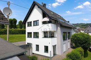 Haus kaufen in 57250 Netphen, Außergewöhnliches Zweifamilienhaus in Netphen – Viel Platz für die ganze Familie