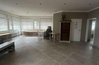 Immobilie kaufen in 72622 Nürtingen, VIELSEITIG NUTZBARE GEWERBEEINHEIT IM EG inkl. 2 Stellplätzen in Nürtingen - 809-25