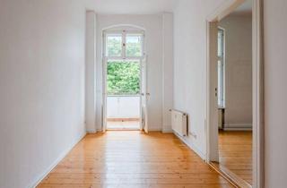 Wohnung kaufen in Admiralbrücke, 10967 Kreuzberg, Elegante Altbauwohnung mit Balkon und Blick zur Admiralbrücke im begehrten Graefekiez