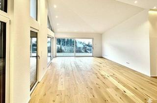 Wohnung kaufen in 79183 Waldkirch, Provisionsfreie Dachgeschosswohnung mit Terrasse und atemberaubendem Panoramablick.